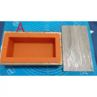 在飛比找蝦皮購物優惠-二手手工皂矽膠模 土司模 含木盒 保溫木盒