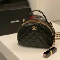 在飛比找PopChill優惠-[二手] CHANEL 香奈兒提把半月包