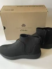 Clarks Ezera Summit Walking Black Boot New In The Box Size: 7B