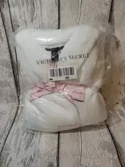 Victoria’s Secret The Cozy Robe White Pink Medium/Large NWT.