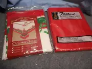 TABLECLOTH 70" ROUND RED 70" ROUND CHRISTMAS HOLLY HOLIDAY SCOTCHGARD X2