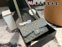 在飛比找Yahoo!奇摩拍賣優惠-【二手】原單品質    “復刻版 Chanel 23cm C