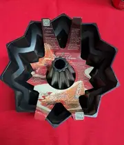 NEW - RARE - Nordic Ware Star Bundt Pan - Heavy Cast Aluminum - 10 Cup