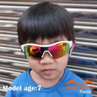 在飛比找momo購物網優惠-【MOLA】運動兒童太陽眼鏡 品牌 8-14歲 男女 UV4