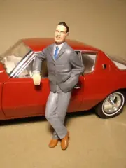 1/18 FIGURE RAYMOND LOEWY STUDEBAKER VROOM PAINTED FOR AUTOCULT MINICHAMPS