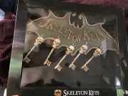NEW ANIMATED ROCKING SKELETON KEYS BAT SHAPE HOLDER PROP