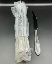 New Set of (12) Wallace AMERICAN TRADITION 18/10 Stainless Serrated Steak Knives