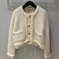 在飛比找Yahoo!奇摩拍賣優惠-Chanel 香奈兒 法式復古 名媛的氣質 羊羔毛米白色外套