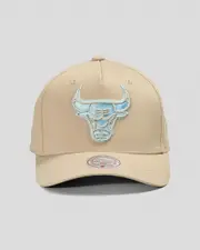 [Mitchell & Ness] Mitchell & Ness Men's Chicago Bulls Core Snapback Cap in Khaki Green One Size Khaki Green