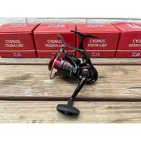 在飛比找蝦皮購物優惠-◎新漁友釣具◎2023新品 DAIWA  23 CYGNUS