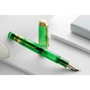 【Pelikan】百利金 M800 18K 2023限量復刻 綠色透明示範鋼筆(送原廠4001大瓶裝墨水&手提袋)