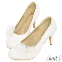 在飛比找ETMall東森購物網優惠-Ann’S浪漫花園-手工立體花朵白蕾絲防水台圓頭婚鞋-9cm