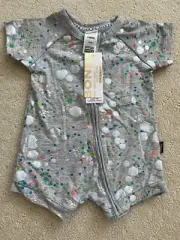 New Baby Bonds Grey Unisex Confetti Short Zip Romper Sz 00 (3-6 M) Free Postage