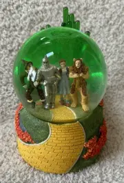 Wizard of Oz Emerald City Water Globe Yellow Brick Road Music & Light - Working