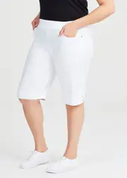 [Taking Shape] Taking Shape Editorial Everyday Short Size 16 in White, Cotton - Plus Size Women's Bottoms White