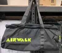 在飛比找露天拍賣優惠-Airwalk【李包包行李箱】旅行包-大 黑色