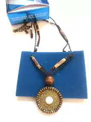 AVON NOS NEW OLD STOCK GOLDEN DISK WITH WOOD & MOP ACCENT NECKLACE