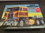 AMT 1/25 Scale White Freightliner AMT-620 New Open Box