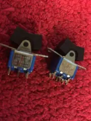 570-24 DIALIGHT SWITCH MOM OFF MOM ON DPDT NEW