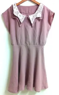 在飛比找Yahoo!奇摩拍賣優惠-粉色花瓣領洋裝連身裙  小穎kashin
