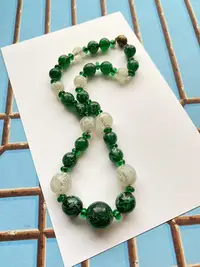 在飛比找Yahoo!奇摩拍賣優惠-Rousselet 老琉璃綠色串珠項鍊