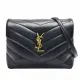 【YSL】LOULOU系列V字縫線金色金屬LOGO小牛皮斜背包(小-黑678401-DV707-1000)