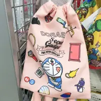 在飛比找蝦皮購物優惠-米菲小舖🍎日本帶回 哆啦A夢束口袋 粉色束口袋 收納袋 多啦