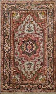 Handmade Traditional Geometric Foyer Carpet 3x5 Light Green Wool Accent Rug