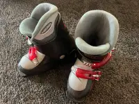 在飛比找Yahoo!奇摩拍賣優惠-Head Carve X2 兒童 Ski Boots（23.