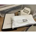 全新｜GUCCI 古馳  經典雙G金屬LOGO荔枝紋牛皮鏈帶扣式斜背包(黑色）