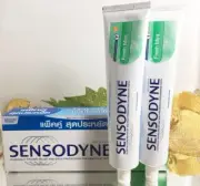 Sensodyne Toothpaste for Sensitive Teeth with Fluoride Fresh Mint, 2 x 160g