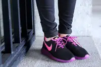 在飛比找旋轉拍賣優惠-【專櫃代購】現貨 NIKE ROSHERUN 黑紫 桃紅 雙