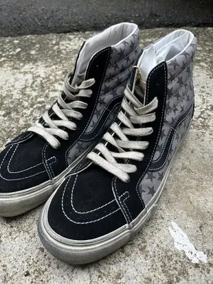 [35% OFF] 2023 人氣鞋款 VANS VAULT 高端支線 Bianca Chandôn 聯名 OG SK8-HI REISSUE VLT 高筒 復古 黑灰色星星 髒髒鞋 拼接 解構 滑板鞋 (VN0A4BVH82Q) !