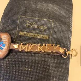 天藍小舖 迪士尼 系列 閃耀米奇 Disney Mickey 質感五金拼字皮革吊飾 吊牌 字母 掛件 吊飾 鑰匙圈 拼字