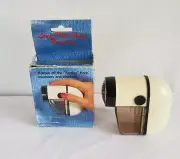 Sweater Lint Pills Fuzz Remover Battery Operated New in Box