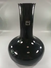 在飛比找樂天市場購物網優惠-日本 clay品牌 黑色琉璃花瓶花器，底部扁圓顯得器型四平八