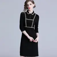 在飛比找momo購物網優惠-【a la mode 艾拉摩兒】土黃編織滾邊短排扣黑洋裝(S