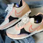 鞋先生 正品 NIKE DAYBREAK-TYPE 解構粉棕 女款 DD8506-881 現貨