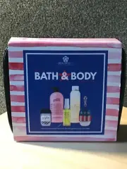 BATH AND BODY WORKS SAMPLER KIT NEW IN BOX. COMES IN A BLACK PATENT LEATHER BAG