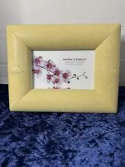 BEAUTIFUL STINGRAY PICTURE FRAME NWT