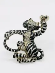A rare fur clip called the drunk tiger by Samuel Rubin Got Silson. 1930s.