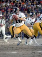 Quarterback Terry Bradshaw Of The Pittsburgh Steelers Nfl 1976 OLD PHOTO 4
