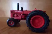 ERTL DIECAST TRACTOR 1:64 SCALE INTERNATIONAL ID 9 WIDE FRONT NEW CONDITION A+