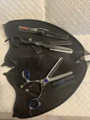 NEW SHARKFIN 15 TOOTH TEXTURIZER W/ THUMB SWIVEL CASE & ACC RT HAND & RAZOR COMB