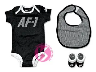 kumastock 特別入荷 0-6 個月嬰兒專用 NIKE AIR FORCE AF 1 3 PIECE INFANT SET 三件組 黑灰 嬰兒服 包屁衣 嬰兒圍兜 嬰兒襪 最佳滿月禮 (IBSPN1713-023) !