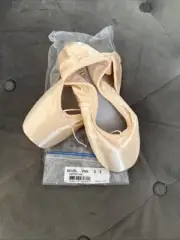 New! Bloch #S0105L Aspiration Pointe Shoes Size 4 D