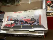 Snap-On Tools 1950s garage 1:24 scale vehicle display - NIB