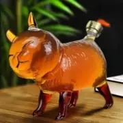Hand Blown Cat Shaped 750ml Lead-Free Glass Decanter for Whiskey, Scotch, Liquor