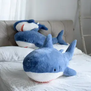 啊嗚嗚鯊魚毛絨玩具抱枕睡覺夾腿長條枕女生宿舍兒童房裝飾禮物 (8.3折)