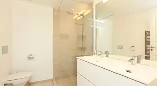 City Penthouse with 2 full bathrooms